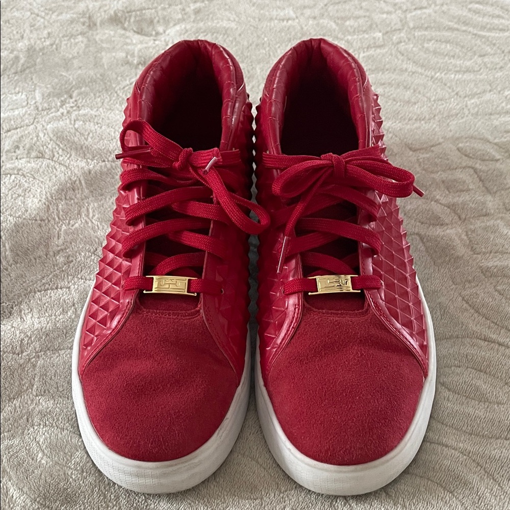 Nike NSW Red Men‘s Sneakers with Gold Accents